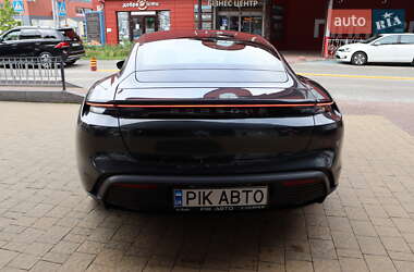 Седан Porsche Taycan 2020 в 