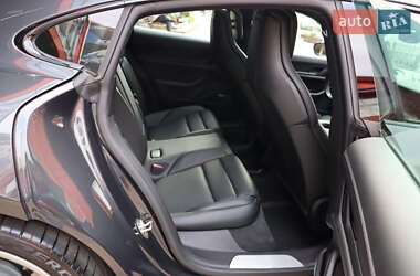 Седан Porsche Taycan 2020 в 