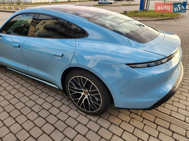 Седан Porsche Taycan 2020 в Киеве