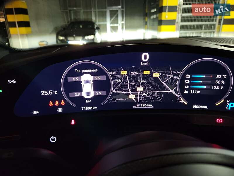 Седан Porsche Taycan 2020 в Киеве