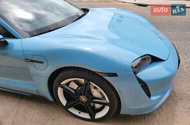 Седан Porsche Taycan 2020 в 
