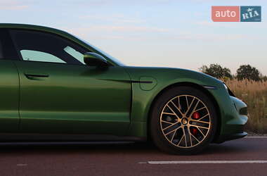 Седан Porsche Taycan 2020 в 