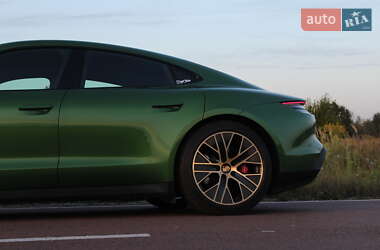 Седан Porsche Taycan 2020 в 