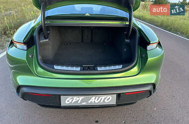 Седан Porsche Taycan 2020 в 