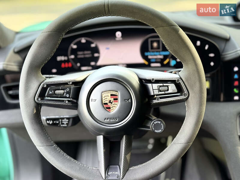 Седан Porsche Taycan 2023 в Львове