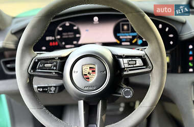 Седан Porsche Taycan 2023 в 