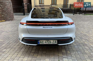 Седан Porsche Taycan 2021 в 
