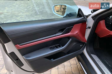 Седан Porsche Taycan 2021 в 