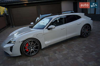 Седан Porsche Taycan 2022 в 