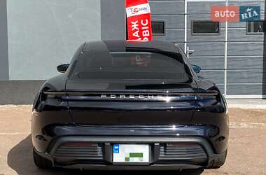 Седан Porsche Taycan 2020 в 