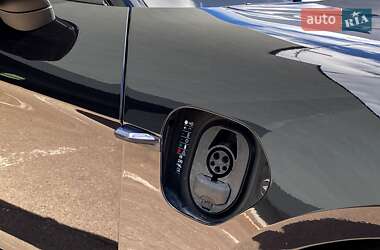 Седан Porsche Taycan 2020 в 