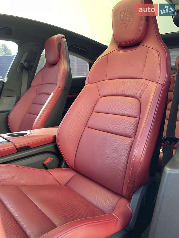 Седан Porsche Taycan 2023 в Киеве фото 20 Седан Porsche Taycan 2023 в Киеве