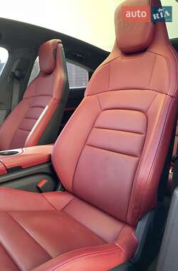Седан Porsche Taycan 2023 в 