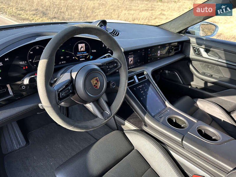 Седан Porsche Taycan 2020 в Києві