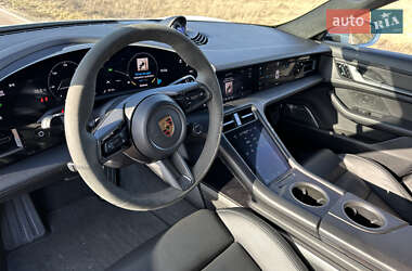 Седан Porsche Taycan 2020 в 