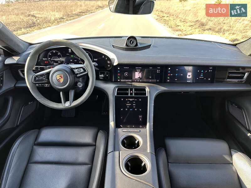 Седан Porsche Taycan 2020 в Києві