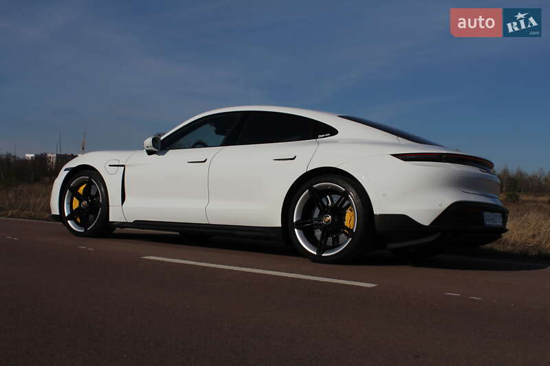Седан Porsche Taycan 2020 в Києві