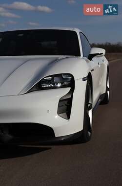 Седан Porsche Taycan 2020 в 