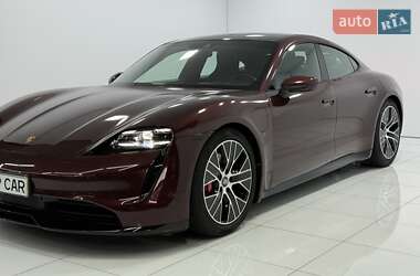 Седан Porsche Taycan 2021 в 