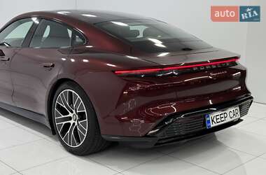 Седан Porsche Taycan 2021 в 