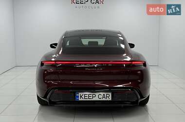 Седан Porsche Taycan 2021 в 