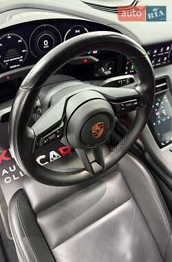 Седан Porsche Taycan 2021 в 