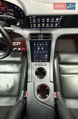 Седан Porsche Taycan 2021 в 