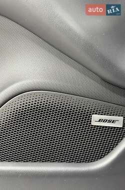 Седан Porsche Taycan 2021 в 