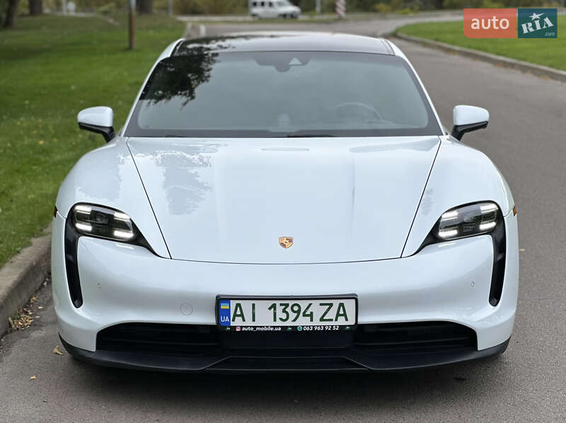 Седан Porsche Taycan 2021 в Києві