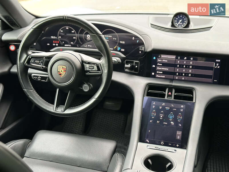 Седан Porsche Taycan 2021 в Києві
