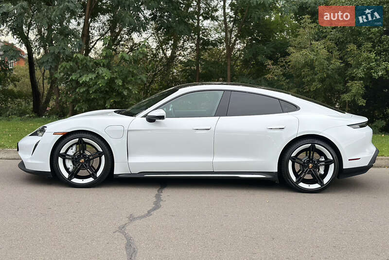 Седан Porsche Taycan 2021 в Києві
