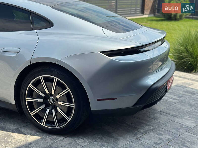 Седан Porsche Taycan 2021 в Луцьку