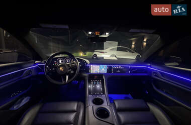 Седан Porsche Taycan 2020 в 