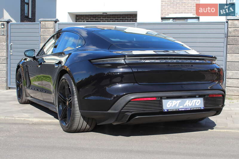 Седан Porsche Taycan 2022 в Киеве