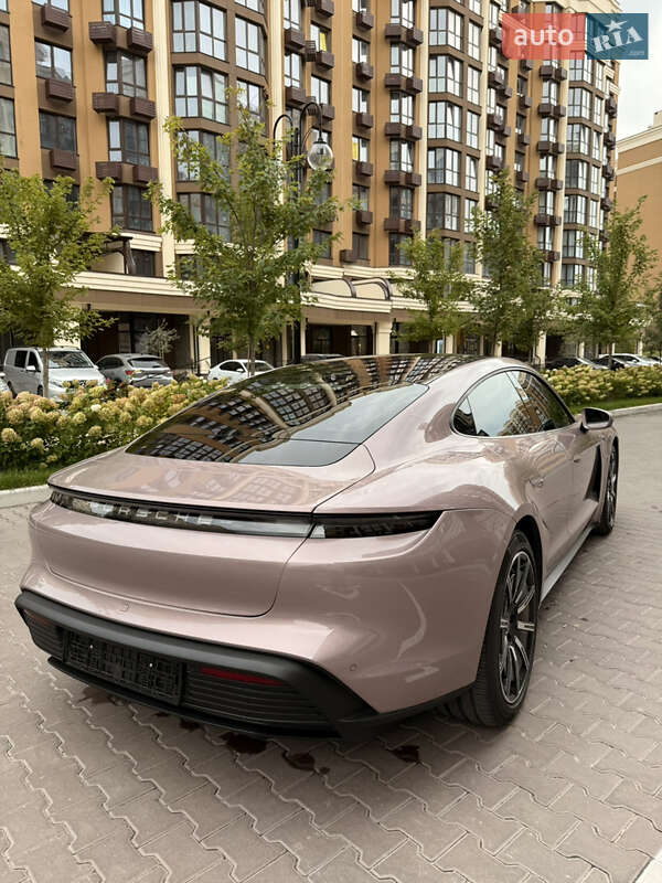 Седан Porsche Taycan 2021 в Києві