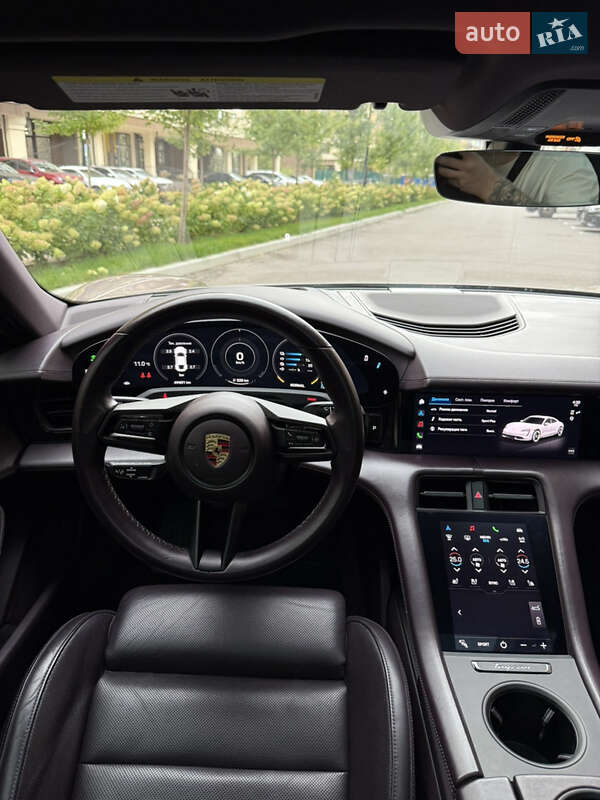Седан Porsche Taycan 2021 в Києві