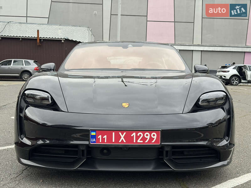 Седан Porsche Taycan 2020 в Києві