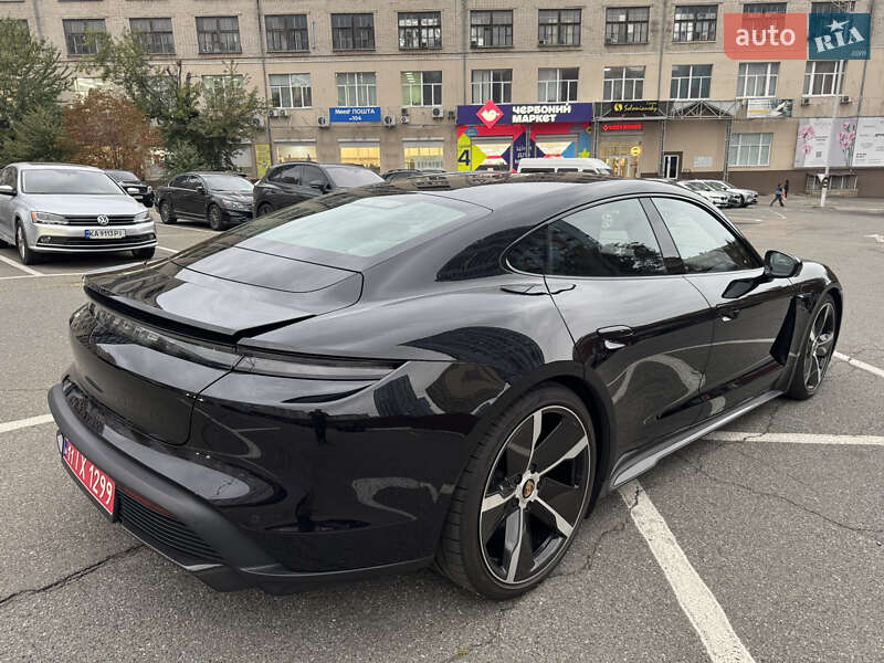 Седан Porsche Taycan 2020 в Києві