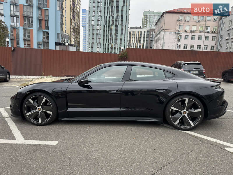 Седан Porsche Taycan 2020 в Києві