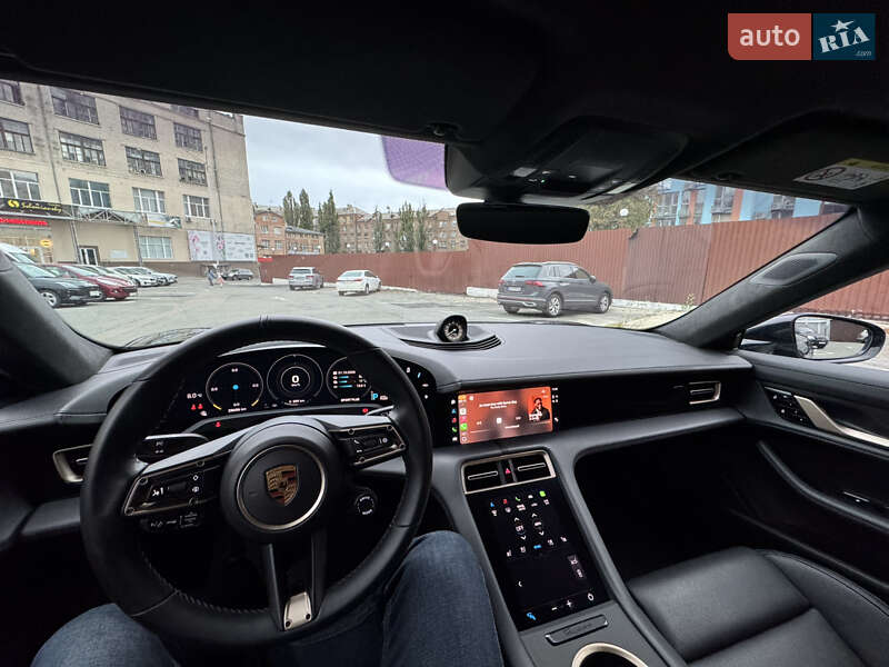 Седан Porsche Taycan 2020 в Києві