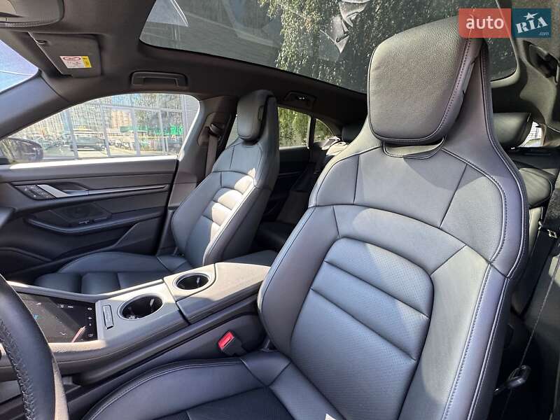 Універсал Porsche Taycan 2024 в Києві фото 31 Універсал Porsche Taycan 2024 в Києві