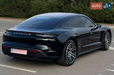 Седан Porsche Taycan 2021 в 