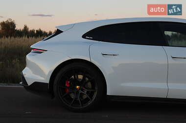 Седан Porsche Taycan 2022 в 