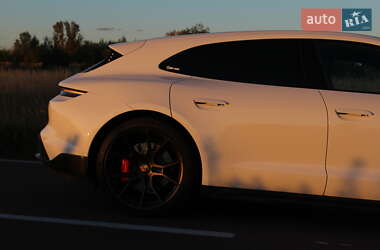Седан Porsche Taycan 2022 в 