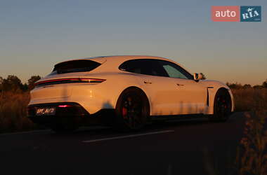 Седан Porsche Taycan 2022 в 