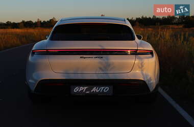 Седан Porsche Taycan 2022 в 