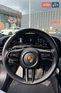 Седан Porsche Taycan 2021 в 