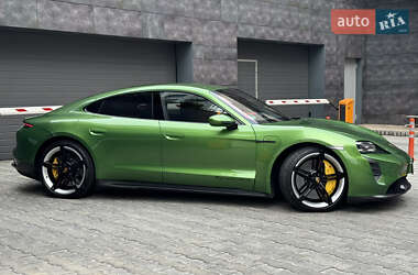Седан Porsche Taycan 2022 в 