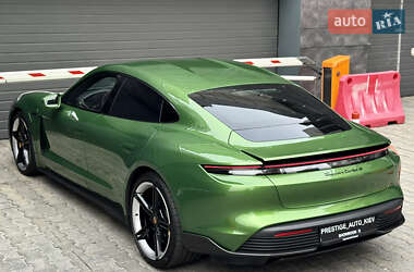 Седан Porsche Taycan 2022 в 