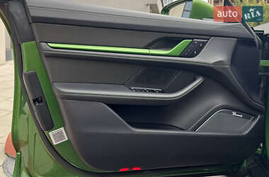 Седан Porsche Taycan 2022 в 